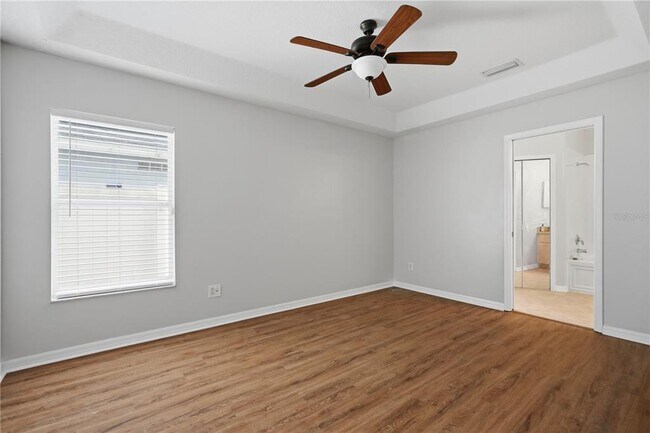 Building Photo - 10215 Lakeside Vista Dr