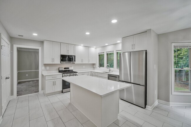 Building Photo - 4287 Exeter Dr