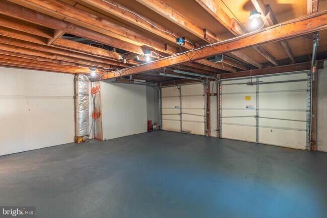 Building Photo - 248 Penncrest Dr
