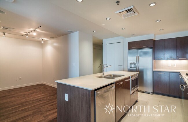 Building Photo - Pearl District Living on the Willamette River