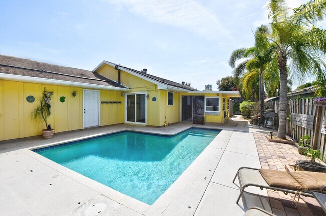 Building Photo - 1599 Isabel Rd Oeste