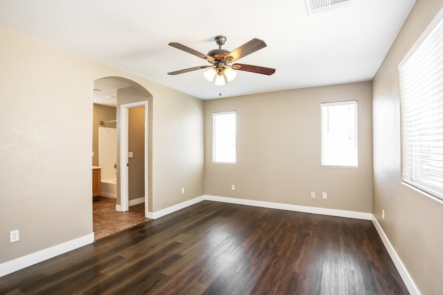 Building Photo - 8225 W Wildwood Glen Dr