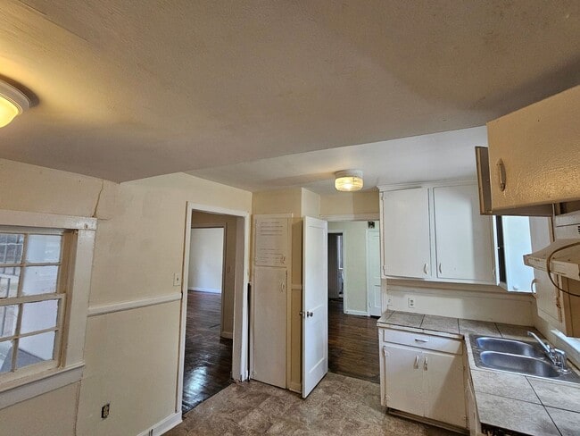 Building Photo - 4627 Estelle Dr