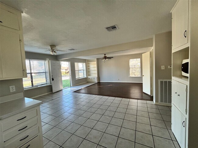 Building Photo - 2122 Purdue St