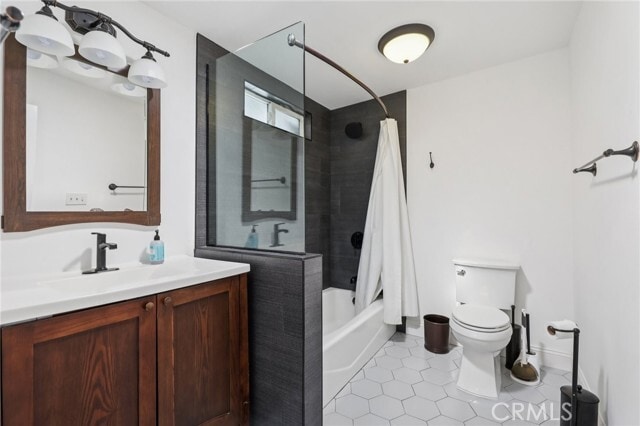 Building Photo - 230 S B St