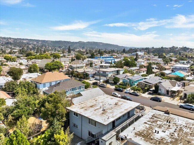 Building Photo - 2901 Octavia St