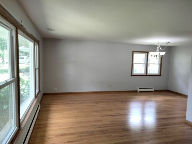 Building Photo - 904 S Edward St