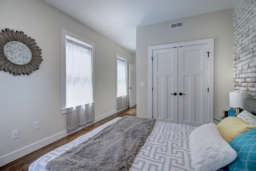 Building Photo - 50 Border St