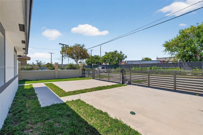 Building Photo - 2490 NW 44th St