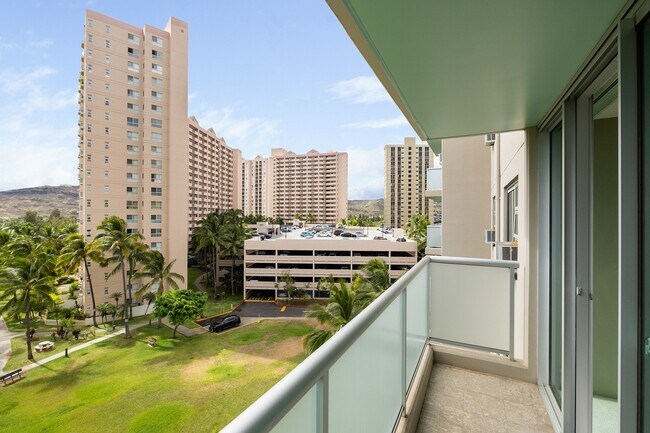 Building Photo - 2 Bed / 1.5 Bath Condo with 2 Parking Salt...