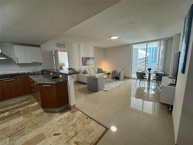 Building Photo - 170 SE 14th St