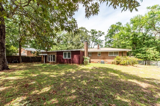 Building Photo - 453 Wade Hampton Dr