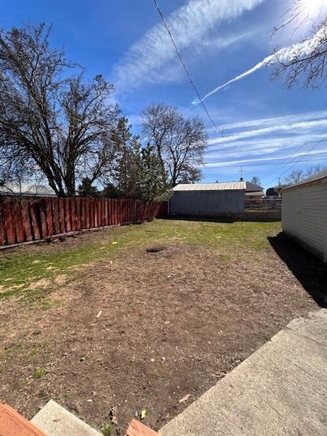 Building Photo - Single Family Home on Spokanes North Side!!