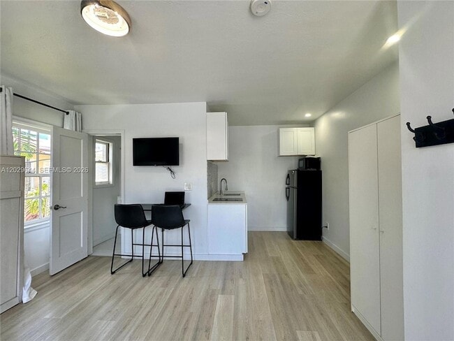 Building Photo - 415 75th St