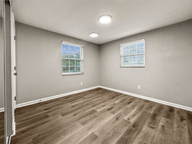 Building Photo - Coastal Waterfront Living in Apollo Beach – 3 Bed | 2 Bath