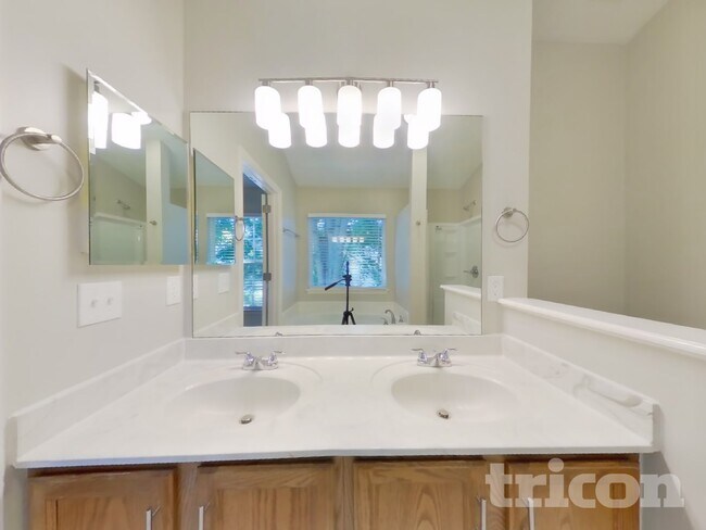 Building Photo - 202 Harris Ct