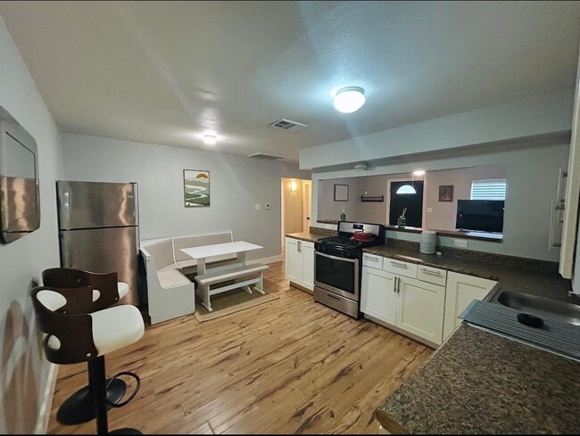 Building Photo - 8137 Wetherby Ln