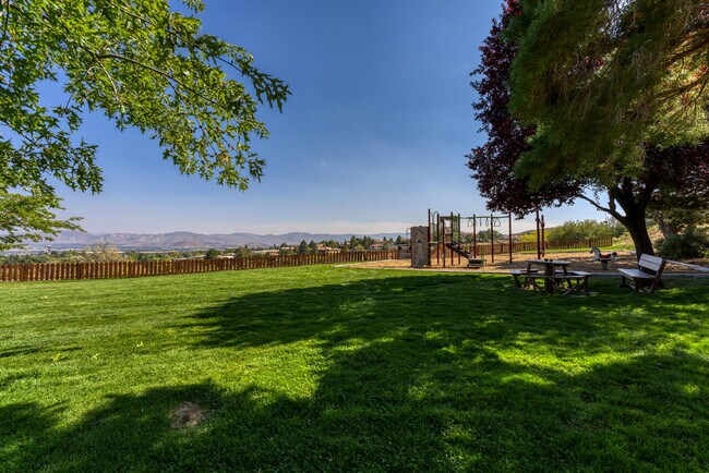 Building Photo - 2320 Overlook Ct