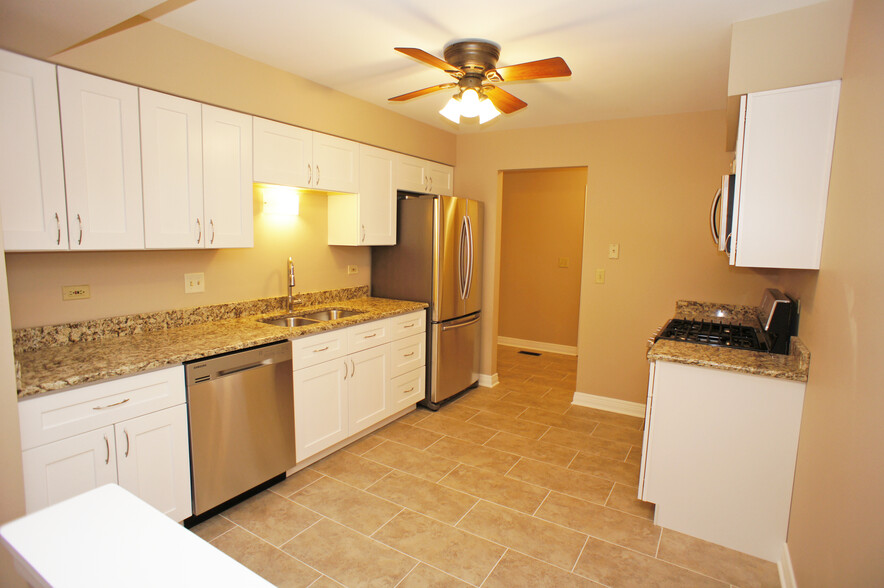 Kitchen - 1466 Hazelwood Ct