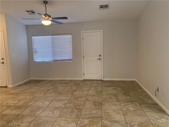 Building Photo - 548 Zuber Ave