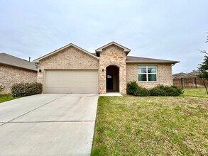 Building Photo - Light-Filled 4 Bedroom, 2 Bath Home with Deck & Fenced Backyard