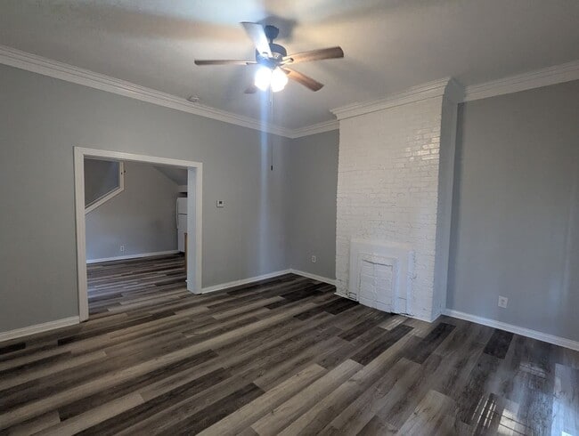 Building Photo - Beautifully renovated 3 bedroom/1 bath house!