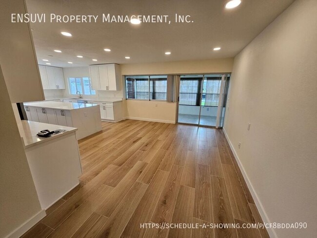 Building Photo - 1018 Spindle Palm Way