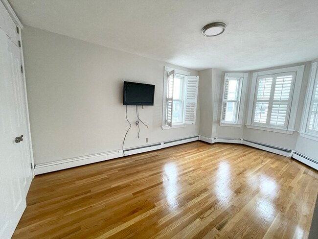 Building Photo - 130 Boston St