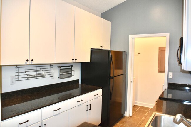 Building Photo - Asheville Condo Rental w/ Garage!
