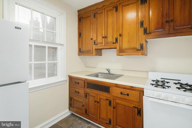 Building Photo - 2828 Midvale Ave