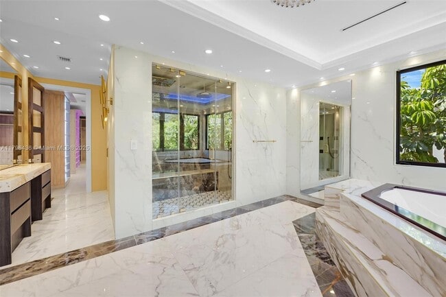 Building Photo - 8112 Los Pinos Cir