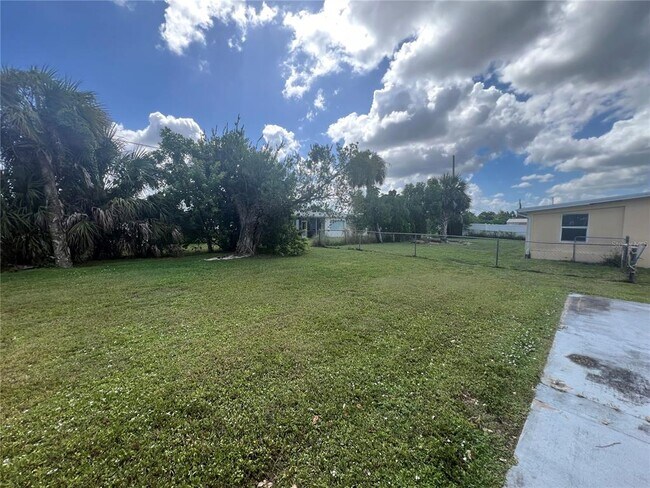 Building Photo - 21139 Glendale Ave