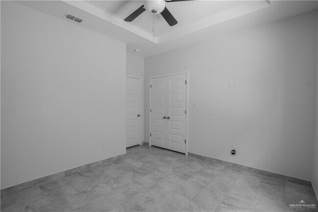 Building Photo - 907 Hidden Hls St
