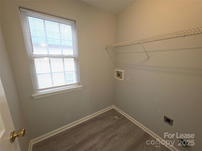 Building Photo - 235 Winding Canyon Dr