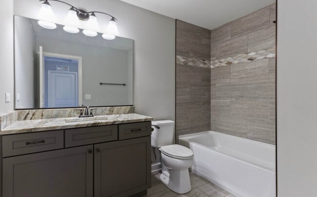 Building Photo - 2205 Maple Hill