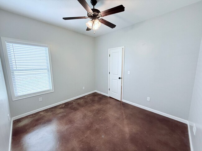 Building Photo - 104 Private Rd 4017