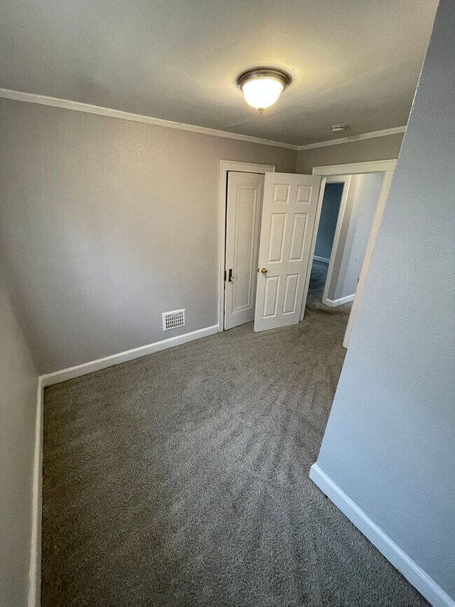 Building Photo - SECTION 8 ONLY! INSPECTION READY 3-BEDROOM...