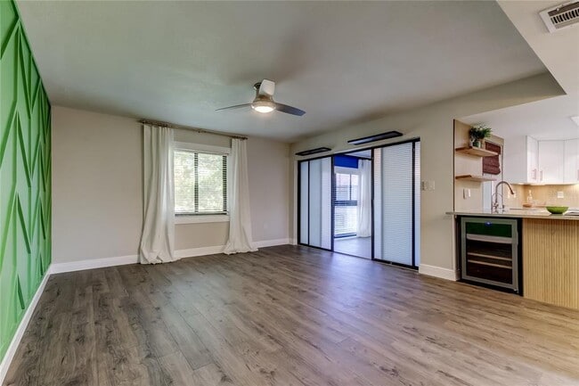 Building Photo - 2673 Sabal Springs Cir