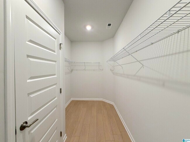 Building Photo - 305 Susan Lynn Dr