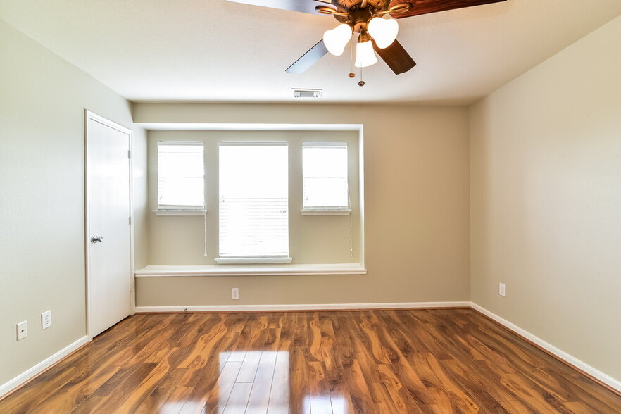 Building Photo - 11315 Sugar Bowl Dr