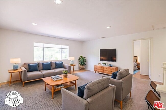 Building Photo - 25755 Hood Way