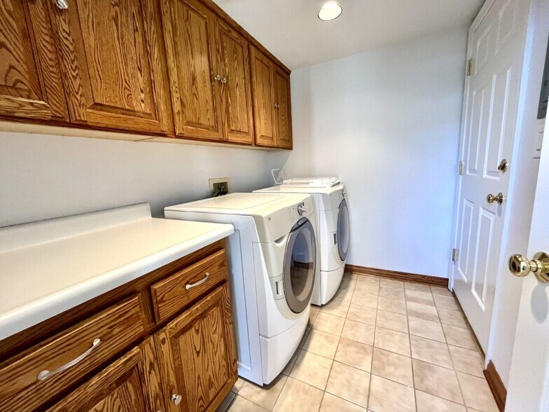 Building Photo - 107 S Lucia Ave