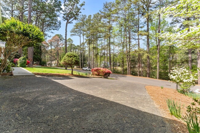 Building Photo - 1055 Inverness Rd