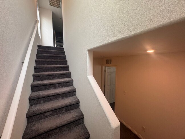 Building Photo - Charming 2-Story Townhome | 2 Bedrooms, 2 Baths & Community Pool