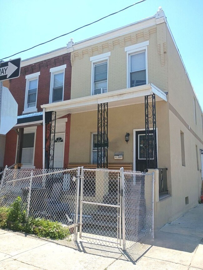 Building Photo - 5578 Ludlow St