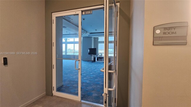 Building Photo - 1900 N Bayshore Dr