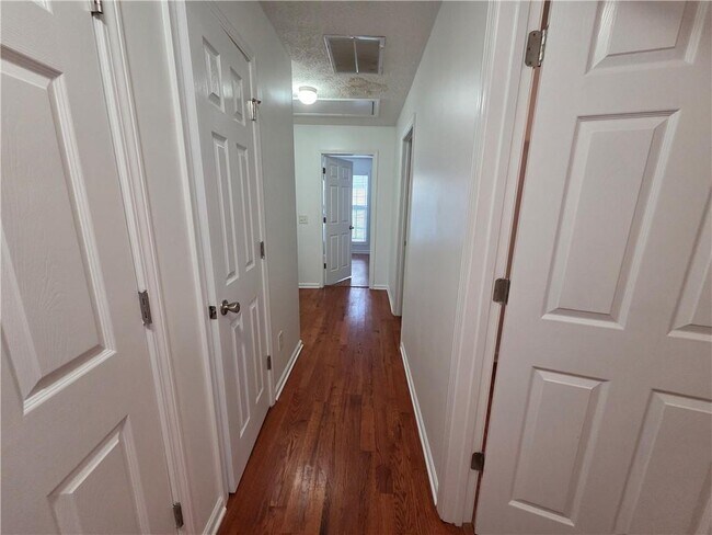 Building Photo - 5834 Bridgeport Ct