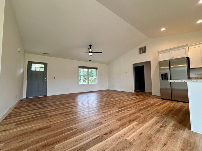 Building Photo - 2212 W Dry River Rd