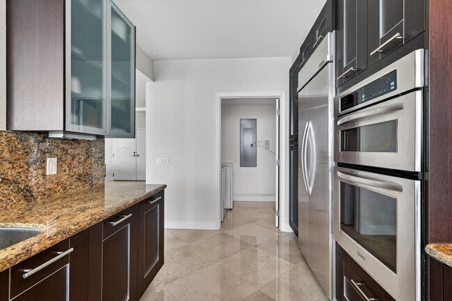 Building Photo - 801 Briny Ave