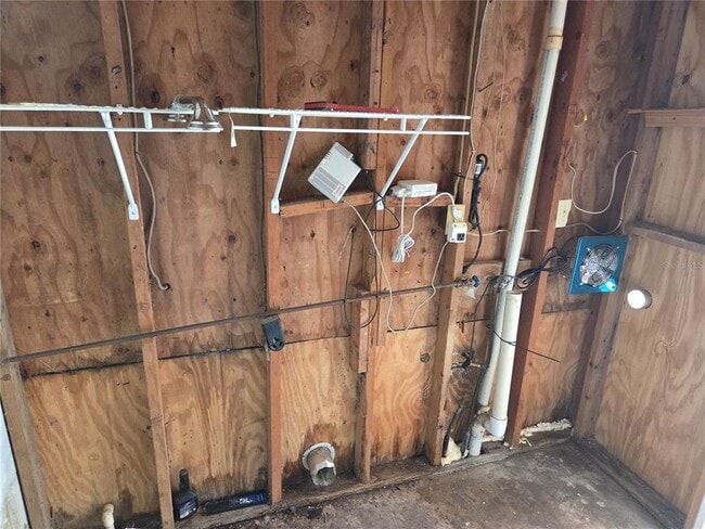 Building Photo - 11703 Wesson Cir W